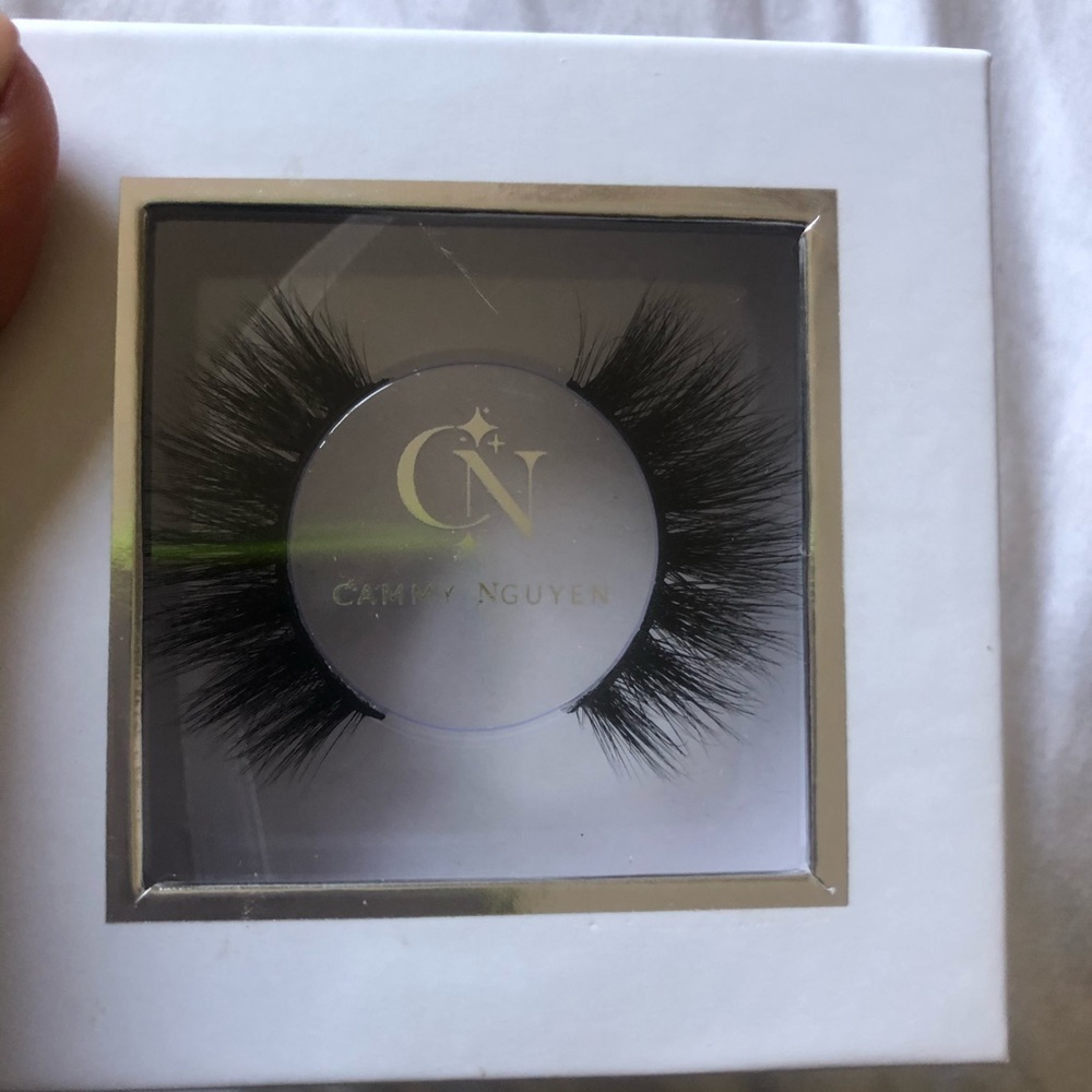 Brand new !...strip lash